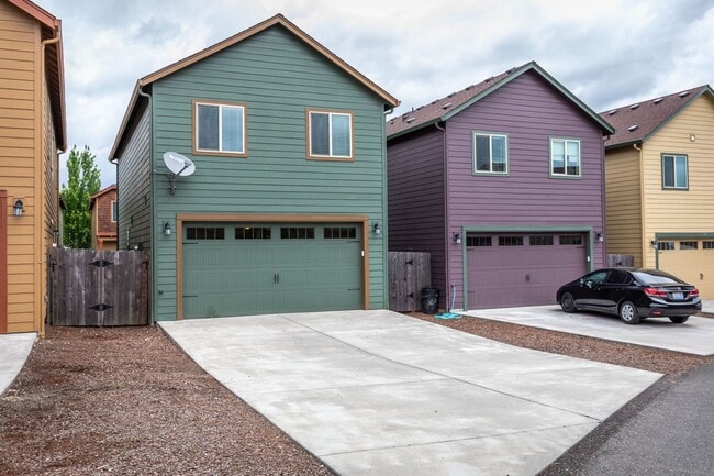 Building Photo - Three bedroom house in Hazel Dell - Built in 2014