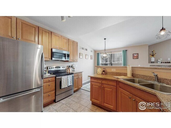 Building Photo - 2 Bed 2 Bath With Mountain views