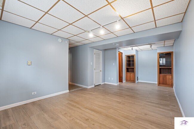 Building Photo - 15223 Y St