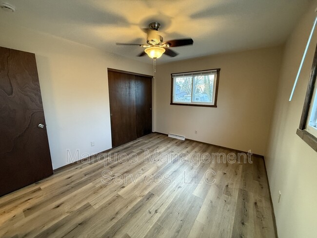 Building Photo - 2717 Victoria Ln