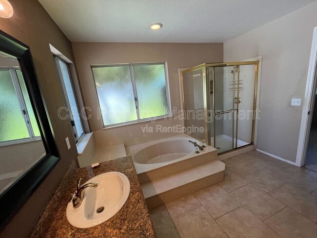 Building Photo - 1050 Colonial Ct