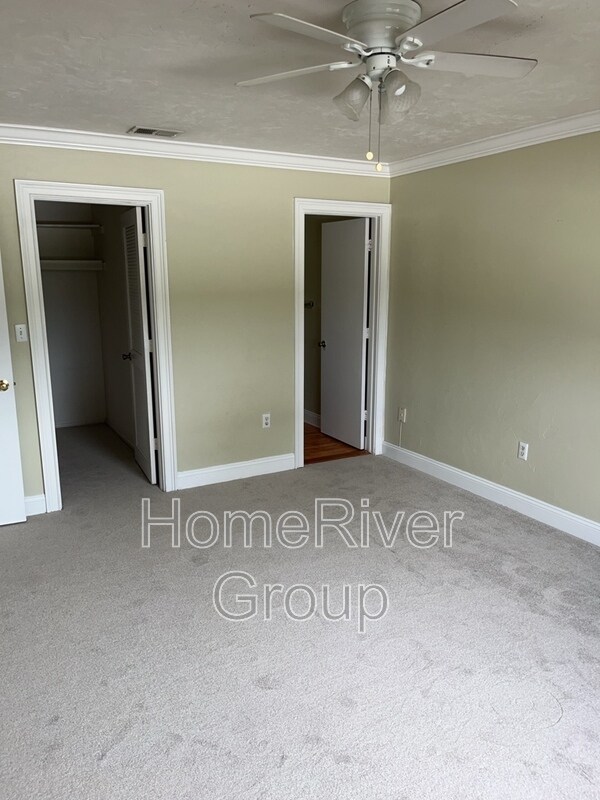 Building Photo - 1731 Golf Club Dr