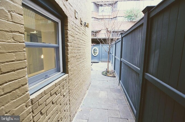 Building Photo - 1029 30th St NW