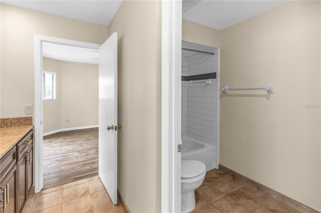Building Photo - 510 Spoonbill Ct