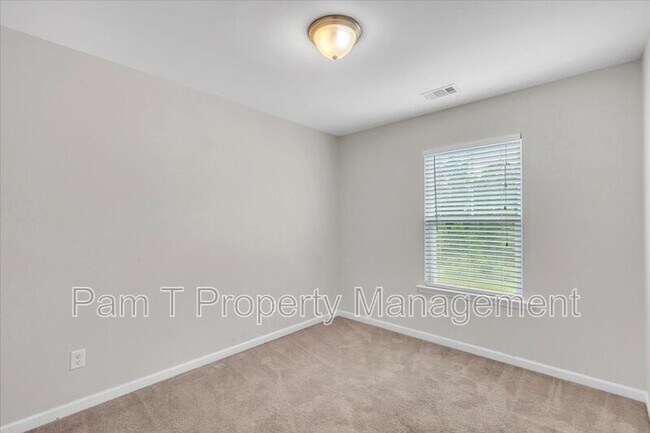 Building Photo - 213 Cromer St