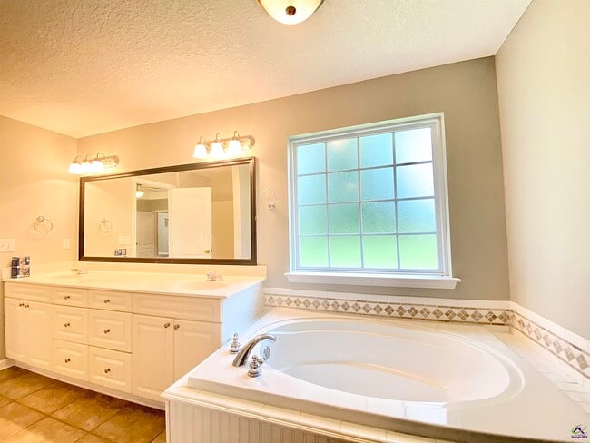 Building Photo - 202 Chimney Rock Rd