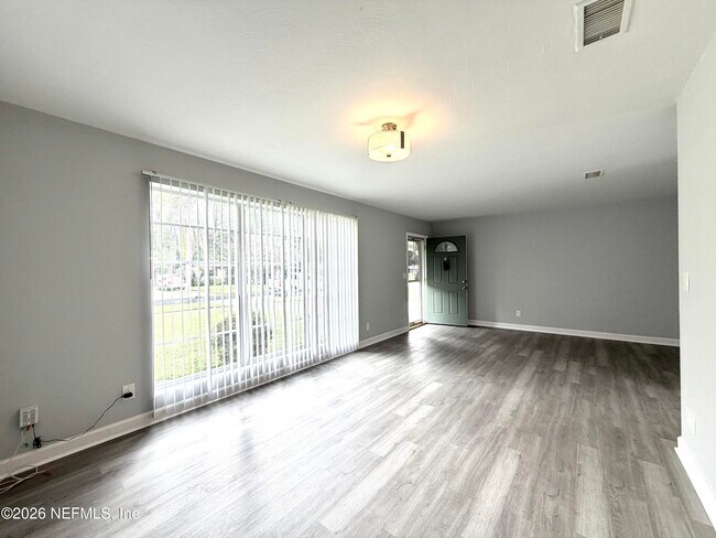 Building Photo - 2460 Stein St