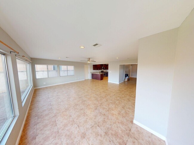 Building Photo - 5375 E Falls View Dr