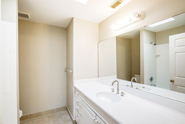 Building Photo - 3327 Bonito Ln