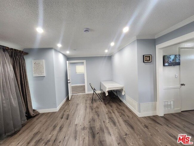 Building Photo - 11665 Babbitt Ave