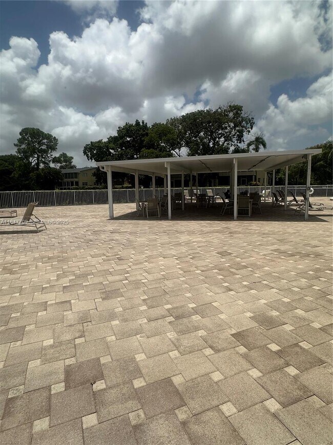 Building Photo - 4027 Swansea Crescent