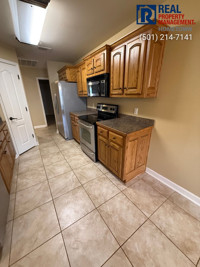 Building Photo - 1609 White Oak Cir