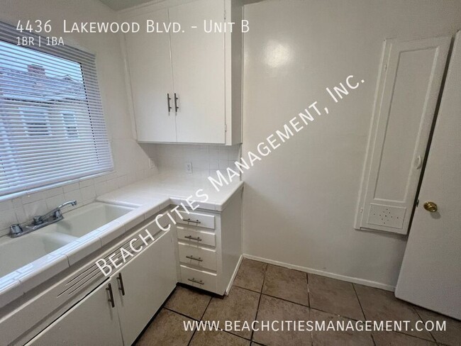 Building Photo - 4436 Lakewood Blvd
