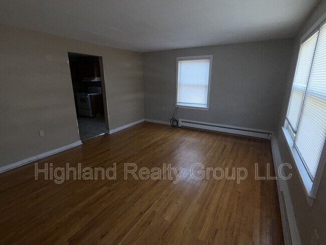 Building Photo - 100 Spring St