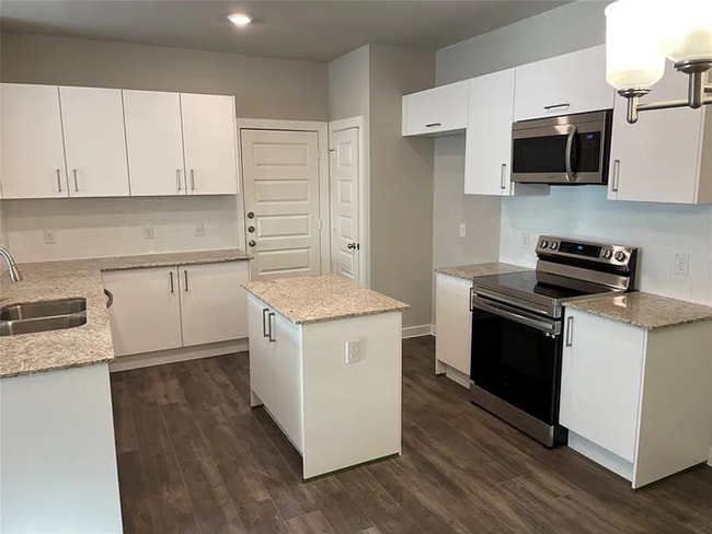 Building Photo - 9807 Grosbeak Ln
