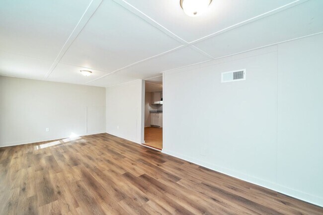 Building Photo - Newly Renovated 4BR Home- Move in Ready!