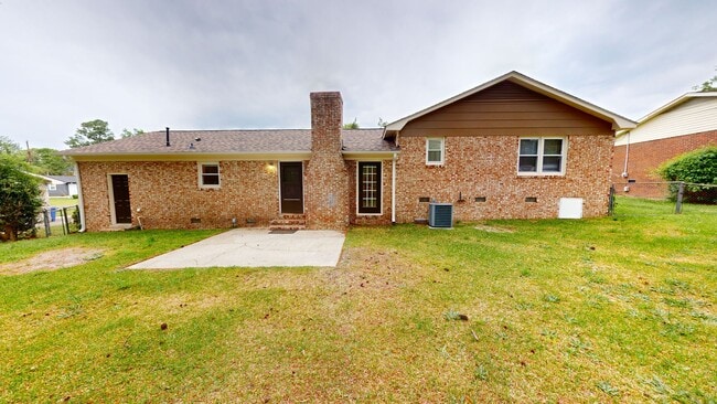 Building Photo - 3 Bedroom with 2 Living Rooms & finished b...