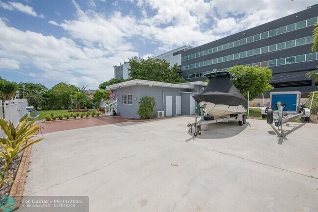 Building Photo - 2150 SW 21st Ter