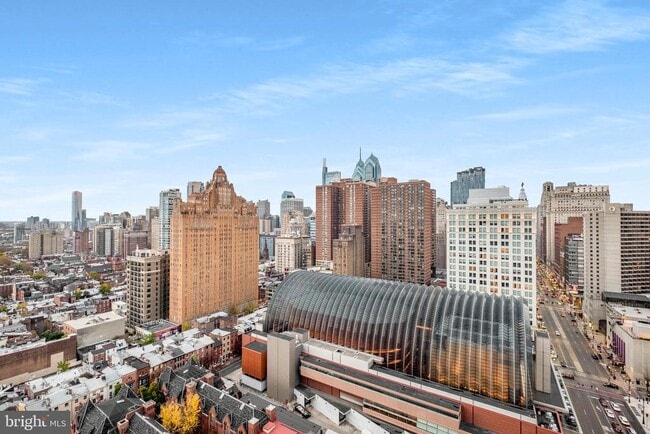 Building Photo - 400 S Broad St