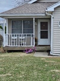 Building Photo - 3 Bedroom 2 Bath