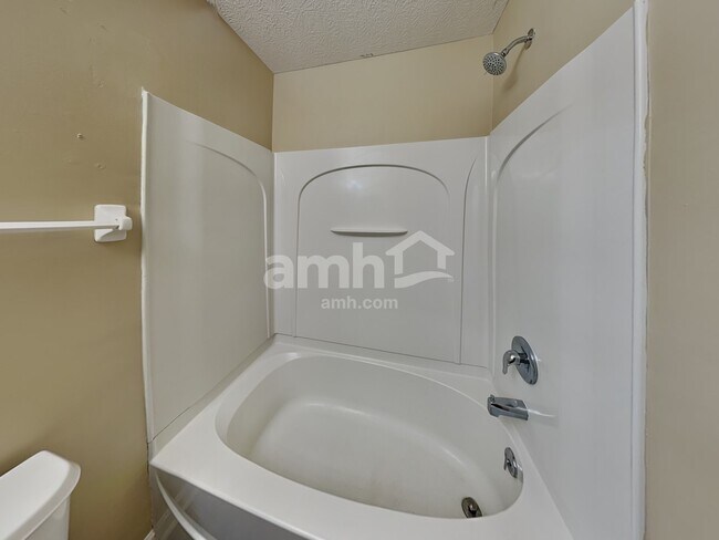 Building Photo - 2130 Winding Hollow Dr