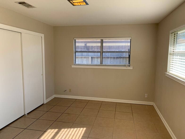 Building Photo - 3901 Drexel Ave