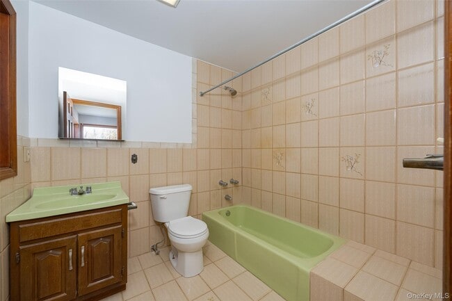 Building Photo - 123 Brush Hill Rd