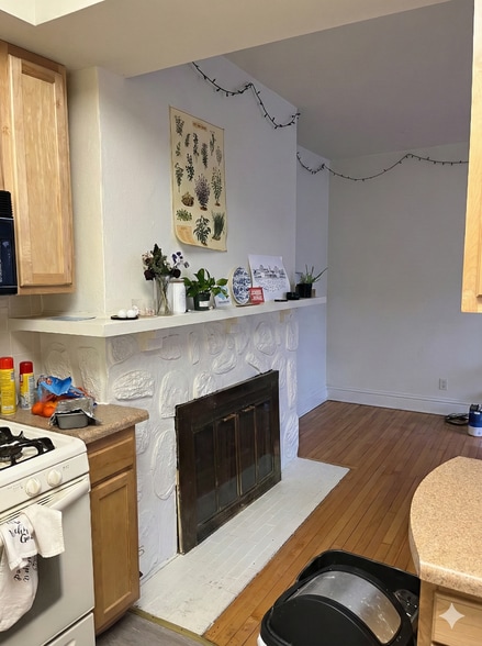 Building Photo - 612 Howard Plz