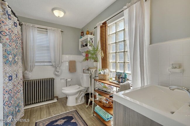 Building Photo - 304 7th Ave