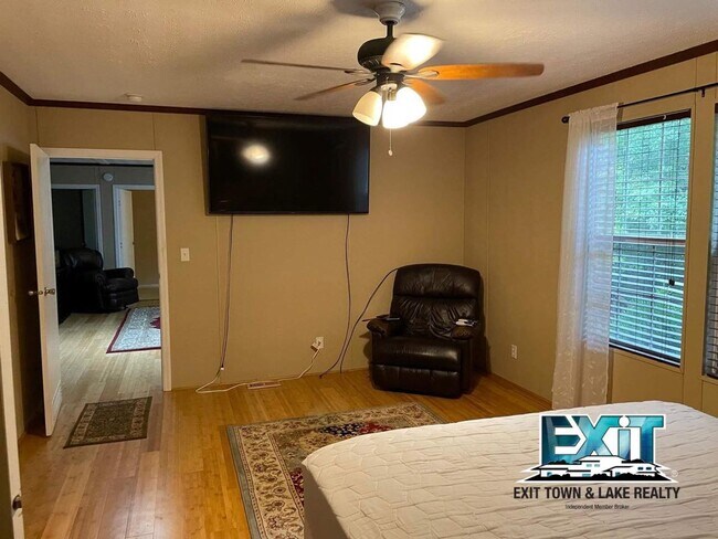 Building Photo - Private and secluded ranch in lakefront subdivision!