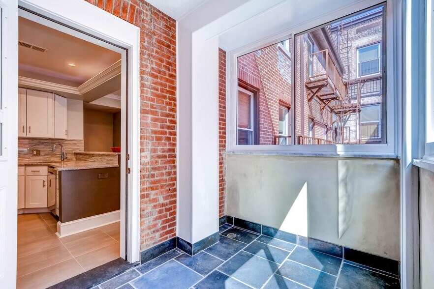Enclosed Sunporch - 708 Park Ave