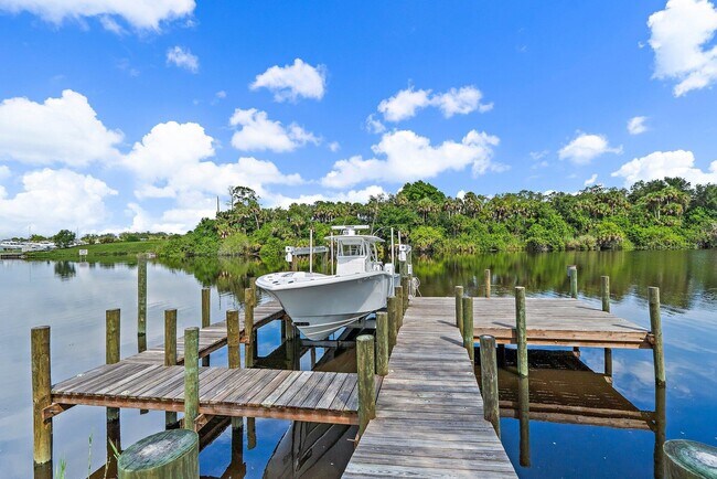 Building Photo - 12955 SW Kanner Hwy