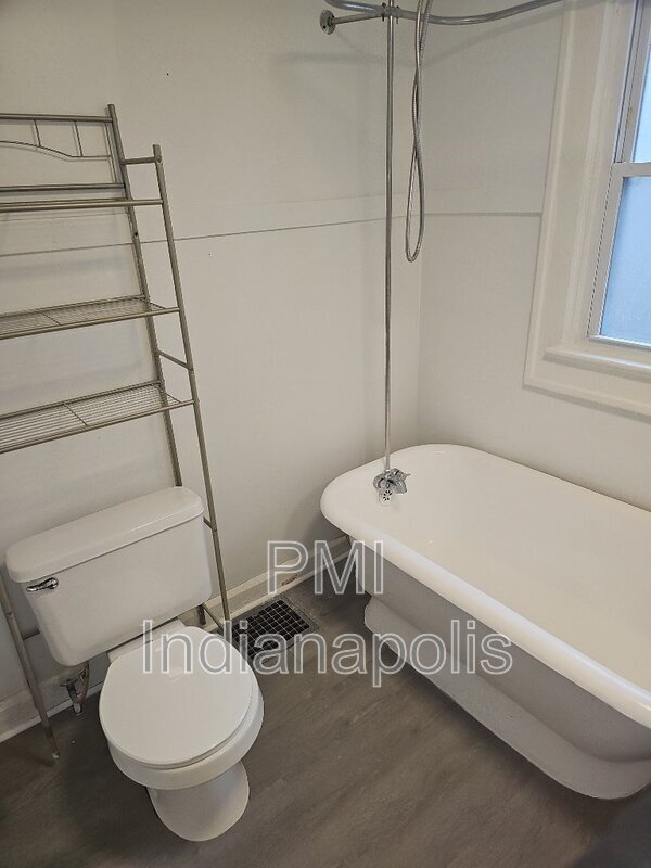 Building Photo - 1305 36th St