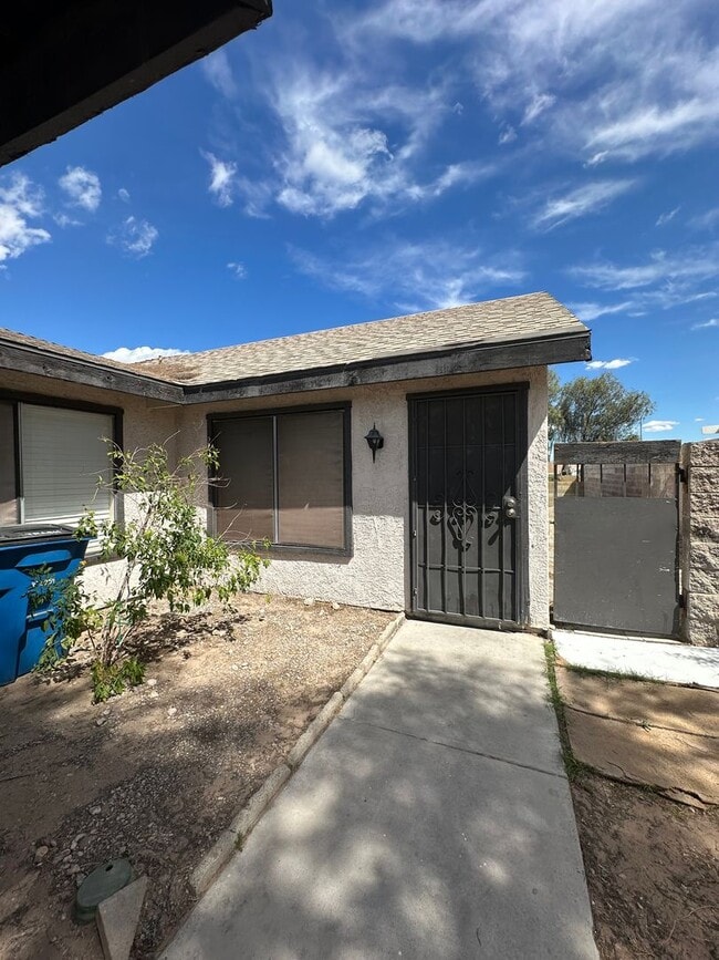 Building Photo - Must see Home!