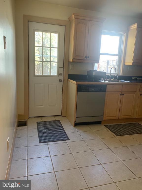 Building Photo - 4573 Mitchell St