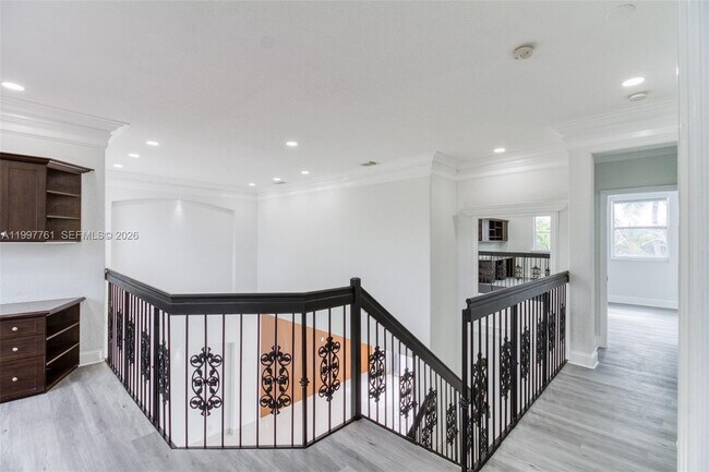 Building Photo - 5363 SW 38th Ave