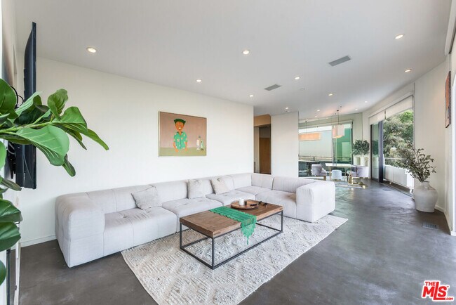 Building Photo - 8634 Franklin Ave