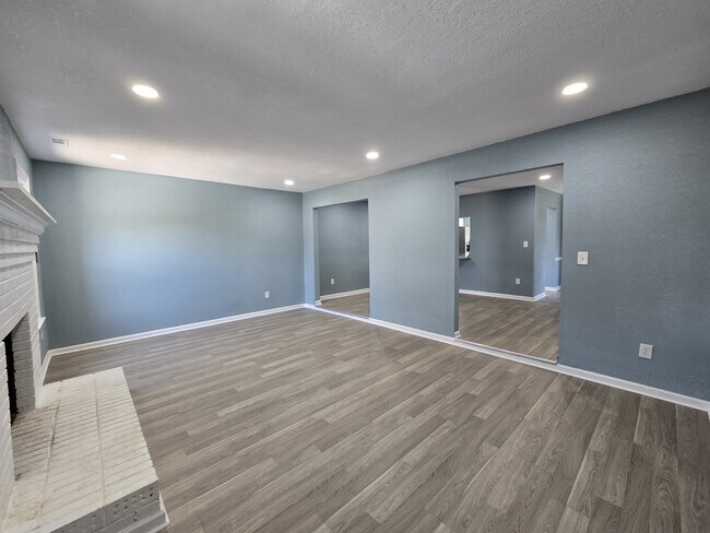 Building Photo - 689 Biltmore Dr
