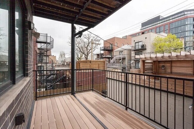 Building Photo - 942 W Montana St