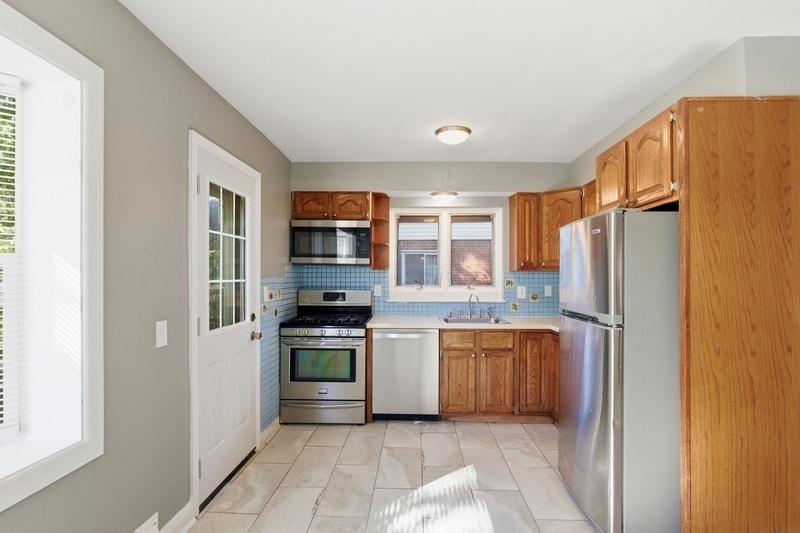 Building Photo - 4311 Kennison Ave