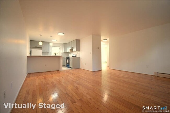 Building Photo - 5 Grandview Dr