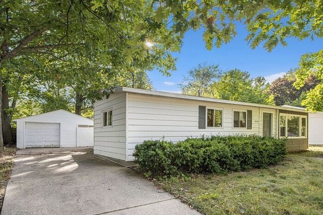 Building Photo - $1660 Contemporary remodeled 3-bedroom, 1-bath single-family ranch