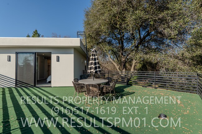 Building Photo - Stunning luxury custom home! 4 bedrooms heart of Fairoaks