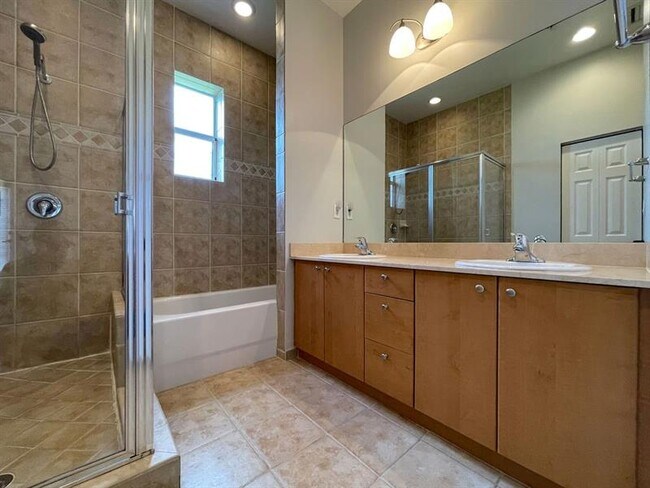 Building Photo - 2377 Vintage Dr
