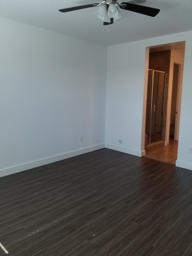 Building Photo - AMAZING TOWNHOME IN MCQUEEN AND OCOTILLO