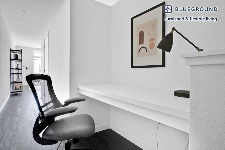 Building Photo - 2000 Fifth Street-SI FL4-ID1059