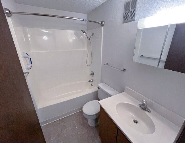 Building Photo - 2-3 3 Michael St