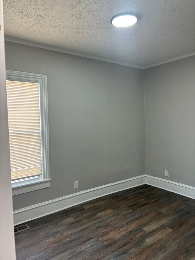 Building Photo - 2721 Woodbridge Ave