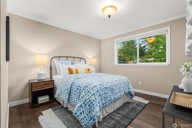 Building Photo - Classic Mid-Century Rambler with Modern Co...