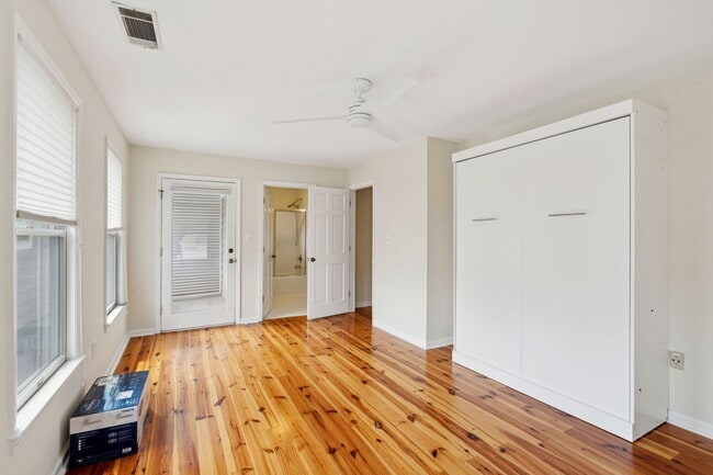 Building Photo - Downtown Charleston Waterfront Townhouse